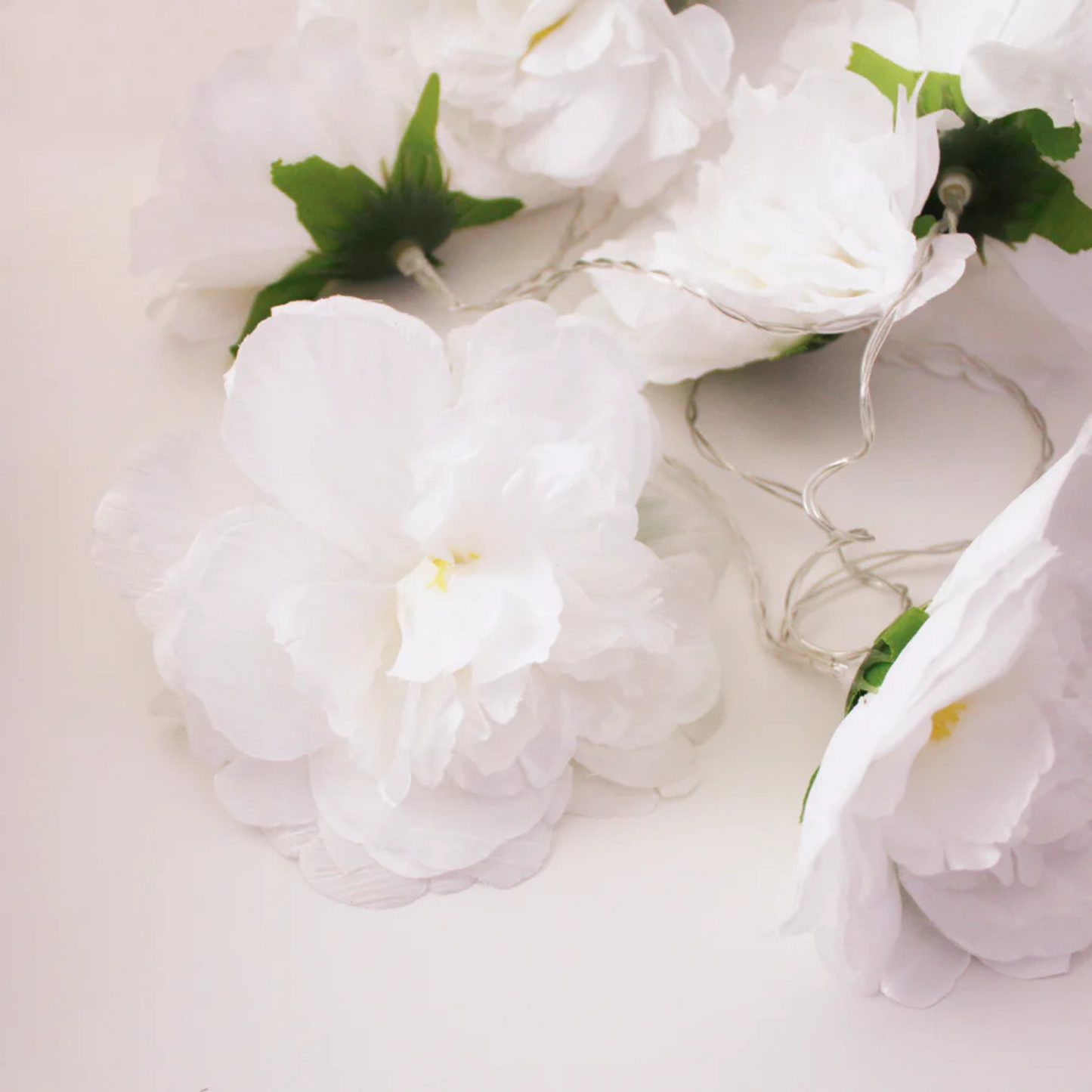 Elegani 8 LED White Flower String Lights – Warm White Floral Fairy Lights for Home and Event Décor