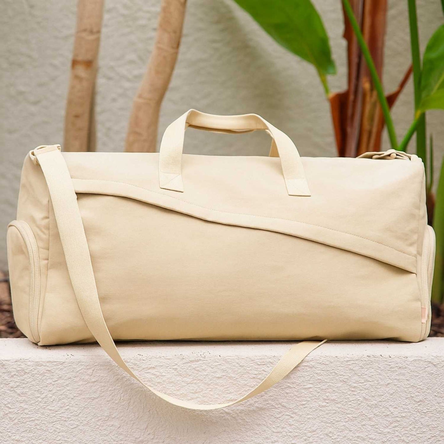 Elegani Essential Sports Duffel Bag – 21.6" x 11.02" x 9.84" Eco-Friendly Recycled Nylon, 38.5L Capacity, Water-Repellent, Multiple Compartments-Beige