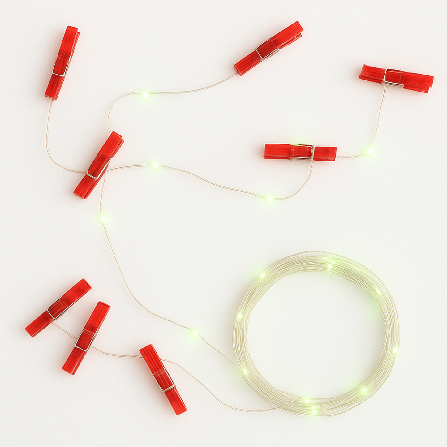 Elegani 36 LED Red Photo Clip String Lights – 13ft Decorative Display with 3.5ft Lead, 16.5ft Total Length, Ideal for Hanging Photos, Cards, and Art in Bedroom, Party, or Holiday Decor